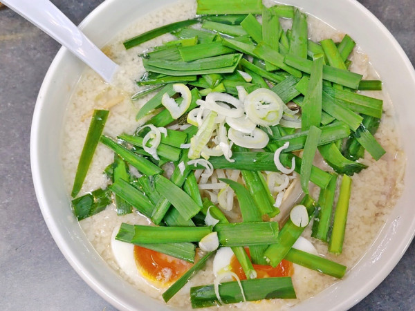 「ハッスル生ニラ塩ラーメン（こってり）＋半熟玉子」@ハッスルラーメンホンマ 亀戸本店の写真
