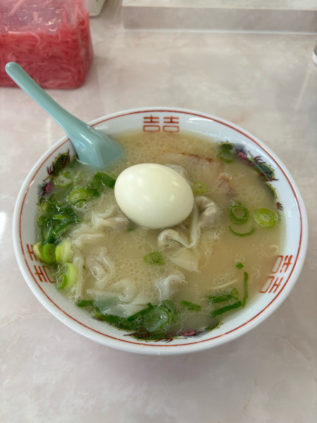 「ワンタン麺とゆでたまご」@一九ラーメン 老司店の写真