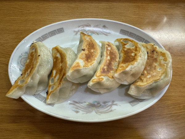 「餃子　400円」@中華料理 香新の写真