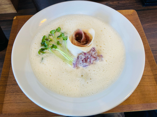 「泡鶏白湯塩ラーメン」@鶏×麦 ららの写真