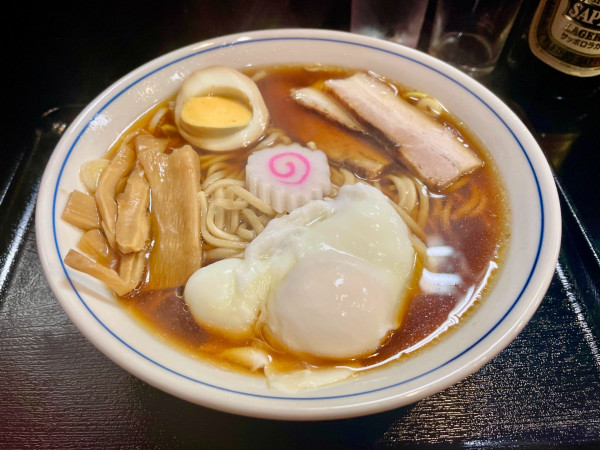 「サッポロ赤星 ＋ チャーシュー皿 → ラーメン 半熟玉子」@中華そば 下連雀の写真