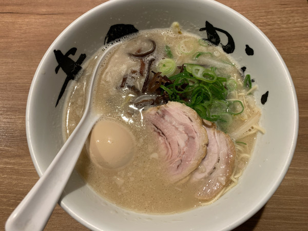 「純とん」@博多純系豚骨らーめん まんかい 福岡空港店の写真