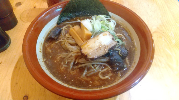 「にぼし味噌らーめん（大）小ライス」@究極のにぼし味噌らーめん 人間ばんざいの写真