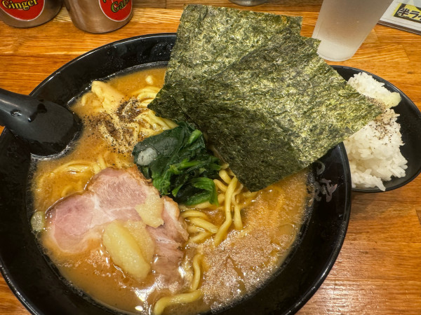 「らーめん太麺大盛り➕ライス」@せい家 三鷹店の写真