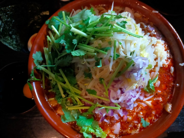 「【限定】RED1200円+パクチー100円+生卵70円」@豚星。の写真