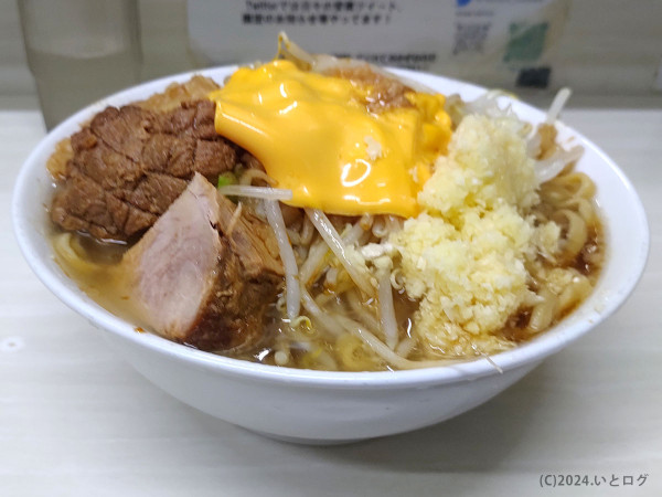 「大ラーメン（400g）＋チーズ」@ラーメン荘 歴史を刻め 本店の写真