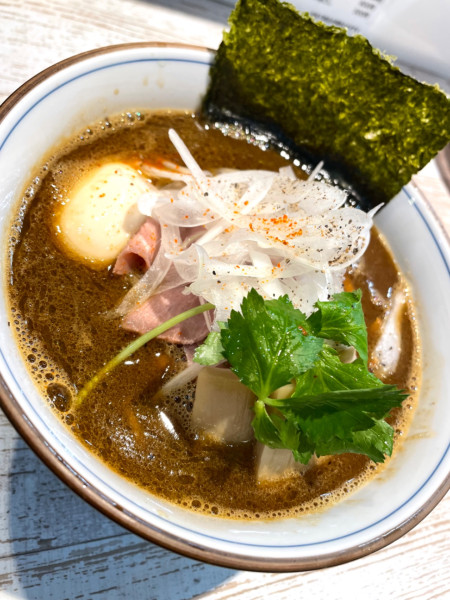 「【気まぐれ限定】牛骨と伊勢海老の濃厚そば」@中華そば 四つ葉の写真