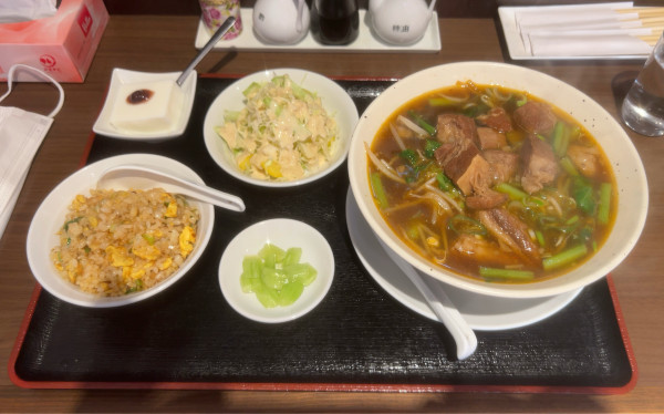 「牛肉麺＋半チャハン」@中国家庭料理・酒家 楓橋の写真