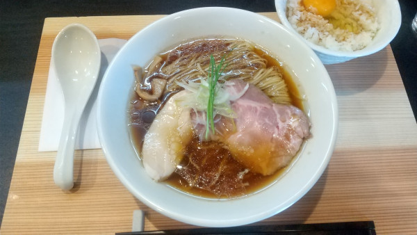 「醬油らぁ麺980円、鰹オイルの卵かけご飯150円」@麺しかのの写真