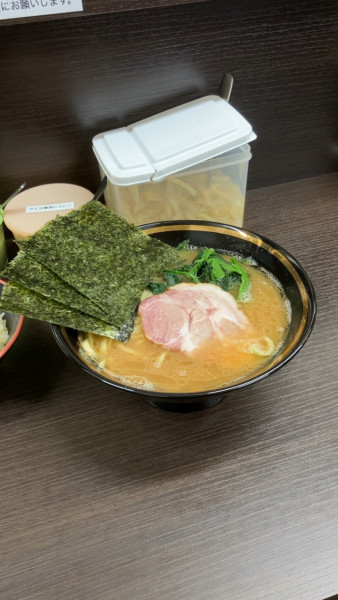 「ラーメン並　小ライス」@横濱家系ラーメン 勝鬨家の写真