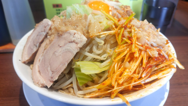 「大ラーメン・汁なしに変更・辛ネギ(ヤサイアブラ)￥1,300」@ラーメン三ツ勝の写真