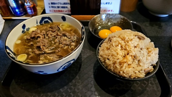 「【土日朝限定】馬肉ラーメン＋ご飯＋生たまご」@秋田ラーメン はまの写真