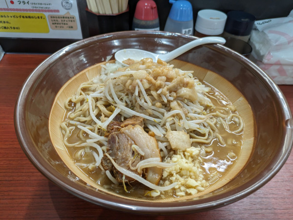 「大ラーメン➕麺増し700g申請(大蒜少しアブラたまねぎ)」@ラーメン一太豚の写真