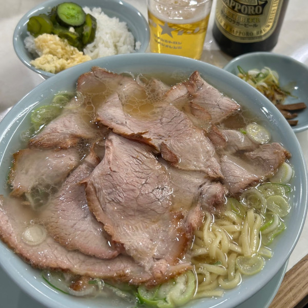 「チャーシュー麺＋瓶ビール＋無料めし」@クマちゃんラーメンの写真