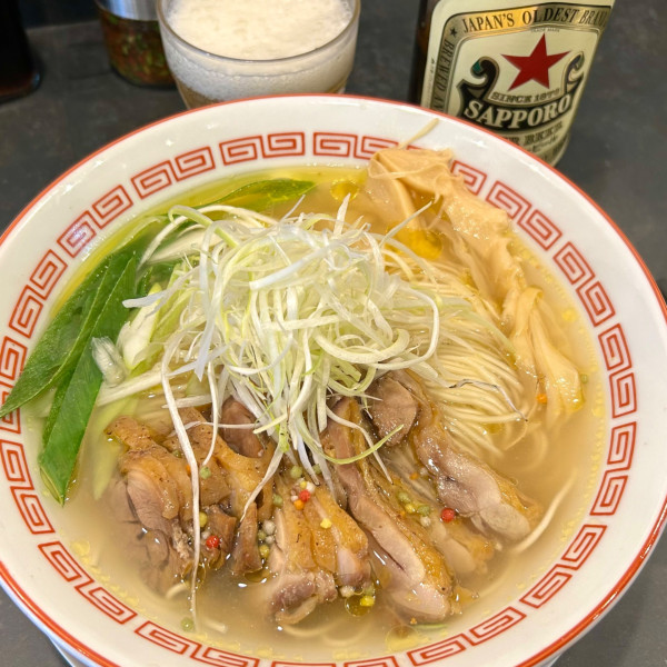 「笠岡ラーメン（塩）＋瓶ビール」@笠岡ラーメン 一元堂 神保町店の写真