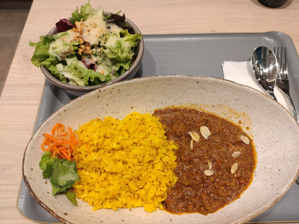 「ポークビンダルカレーとレモンライス　１４００円」@ICONIC STAGE marunouchiの写真