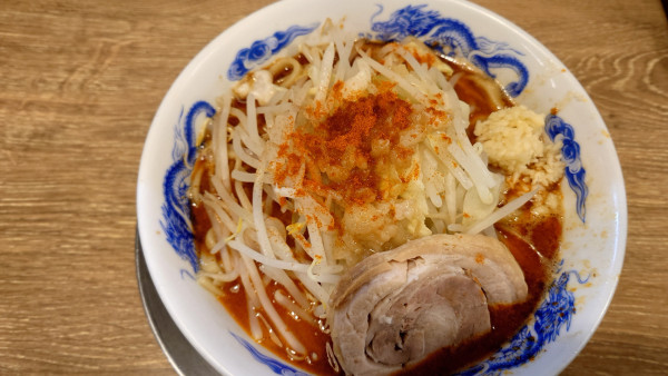 「辛ラーメン　野菜少なめ　890円」@ジャンクガレッジ 川越小堤店の写真