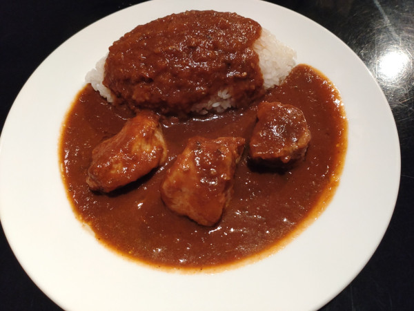 「（月・火 限定）特製欧風ポークカレー　１０００円→９００円」@NARU Ochanomizuの写真