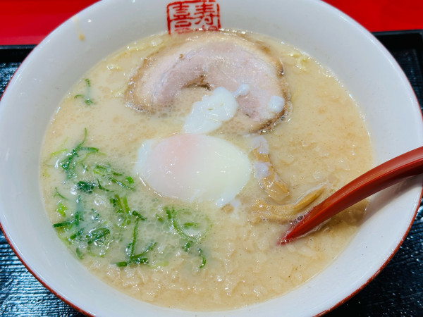 「白ラーメン 670円 半熟玉子 70円 背脂 70円」@らーめん寿がきや 名古屋エスカ店の写真