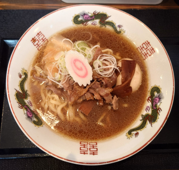 「親鶏醤油中華そば+味玉(1100円)」@あかつきほじなしの写真