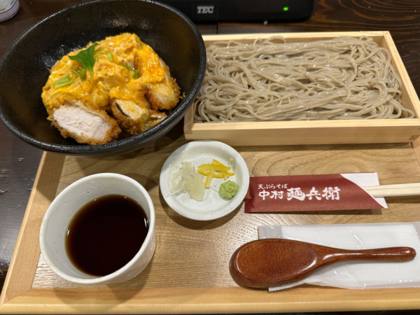 「蕎麦屋の厚みかつ丼ともりそばセット（並盛）1,099円」@十割蕎麦 中村麺兵衛 高崎店の写真