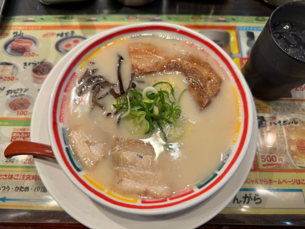 「ぼんしゃん角肉入り(バリ固)1230円」@九州じゃんがら 銀座店の写真