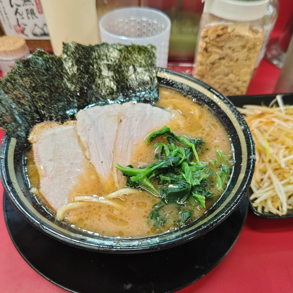 「ネギチャーシューメン 赤」@IEKEI_TOKYO 王道家直系の写真