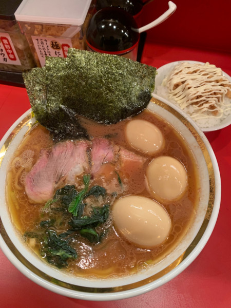 「ラーメン並 オープン無料味玉3個 ライス」@横濱ラーメン 裏野中家 西川口店の写真
