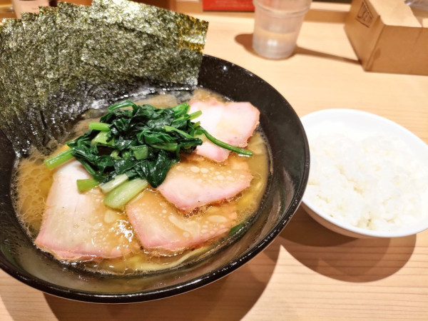 「チャーシューメン(並)+のり+ライス」@今野家 大船店の写真