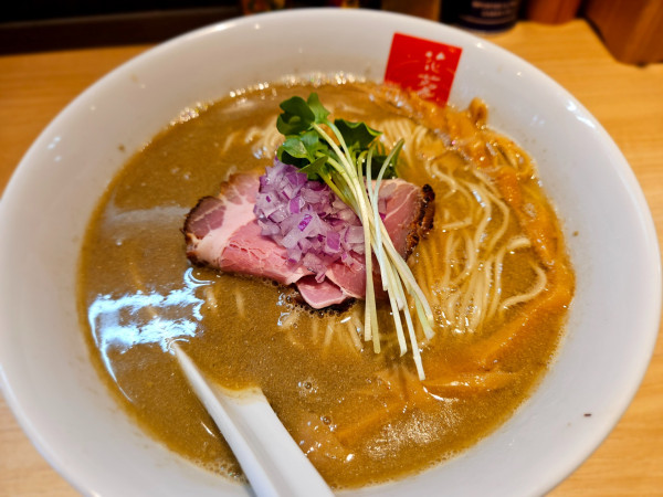 「濃厚煮干し中華そば」@煮干中華そば ハナアオイの写真