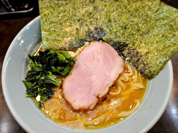 「家ラーメン」@横浜家系らーめん 作田家の写真