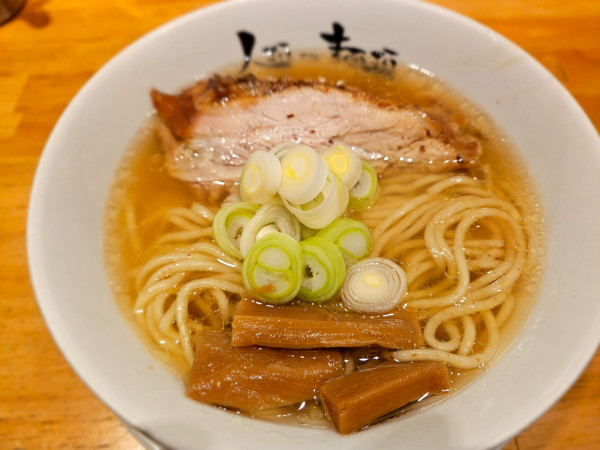 「らーめんmacro厚切り焼豚」@人類みな麺類の写真