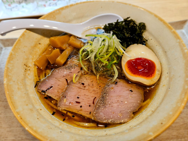 「醤油ラーメン」@麺元素製麺所の写真