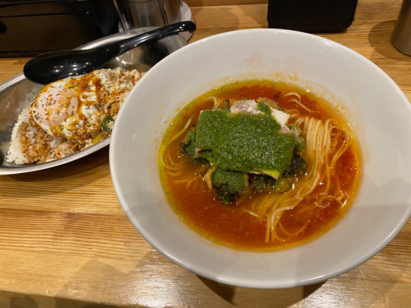 「（限定）バジルのトマトラーメン＋ガパオライス」@RAMEN百舌鳥の写真