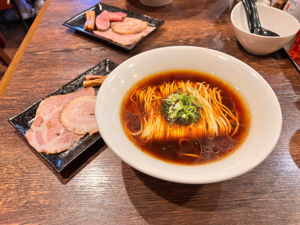 「【周年限定】特選醤油だれ地鶏そば」@麺屋 真心の写真