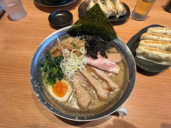 「背脂中華全のせ　1030円」@磨きの町のラーメン屋 味我駆の写真