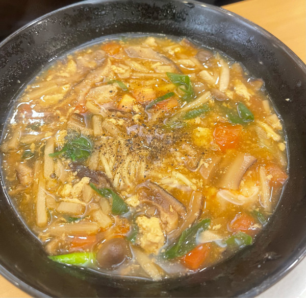 「黒酢香る海老酸辣湯麺」@ガスト 世田谷給田店の写真