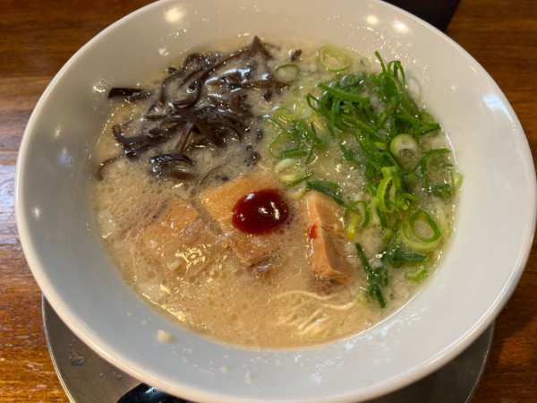 「博多とんこつラーメン（細麺）」@博多とんこつラーメン三代目てらッちょ。の写真