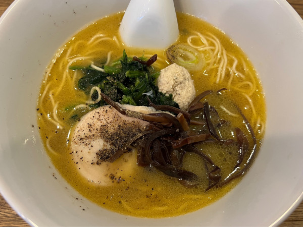 「博多水炊き醤油らーめん」@麺屋すみすの写真