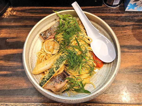 「クロムツの南仏風和えそば」@稲荷屋の写真