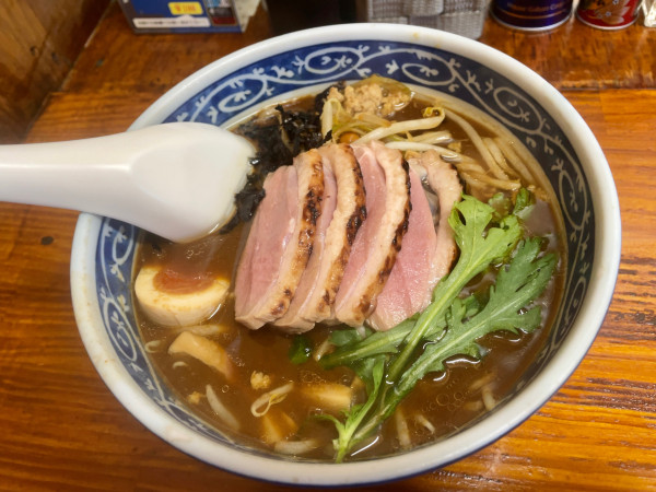 「【限定】ほんのりと煮干し香る鴨の赤だし極太中華そば」@中華そば よしかわの写真