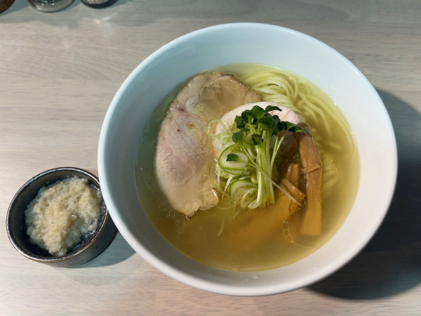 「塩ラーメン＋背脂」@自家製麺 甚の写真
