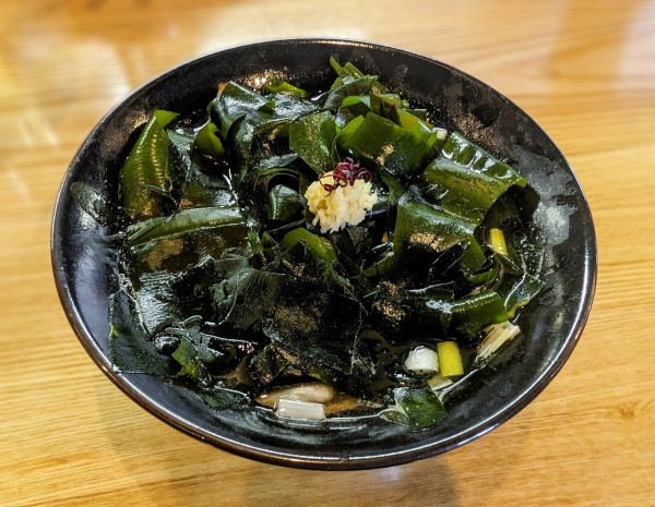 「肉ワカメそば【期間·数量限定】」@麺 㐂色の写真