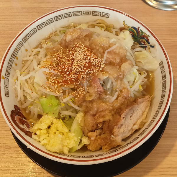 「小ラーメン ニンニクアブラマシマシアレ」@豚山 八王子北野店の写真