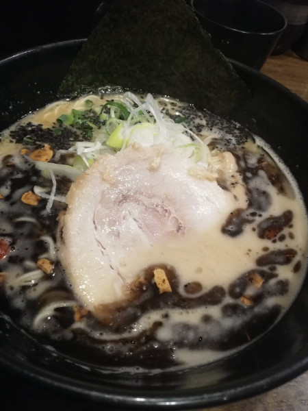 「平九郎ラーメン黒」@平九郎R 越谷東大沢店の写真