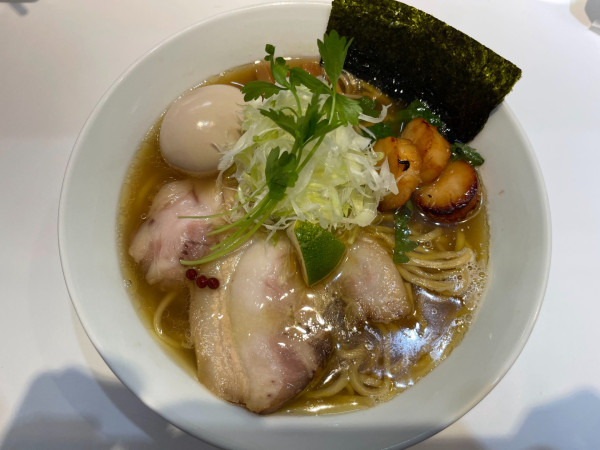 「白醤油仕立て　ホタテそば」@上方レインボーの写真