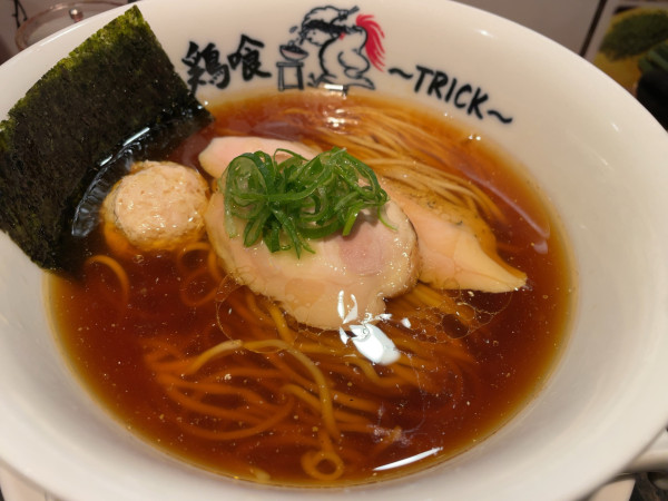 「鶏の醤油ラーメン1100円」@鶏喰～TRICK～の写真