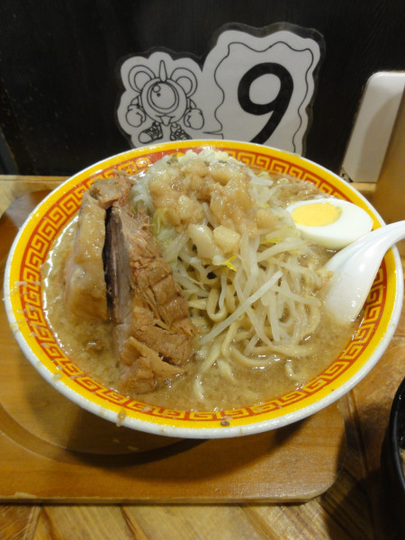 「ラーメン980円NA生卵50円」@えどもんどの写真