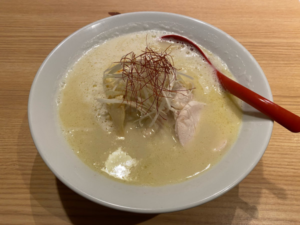 「濃厚鶏白湯そば(大盛り)780円+鶏チャーシュー3枚150円」@麺屋 汁久の写真