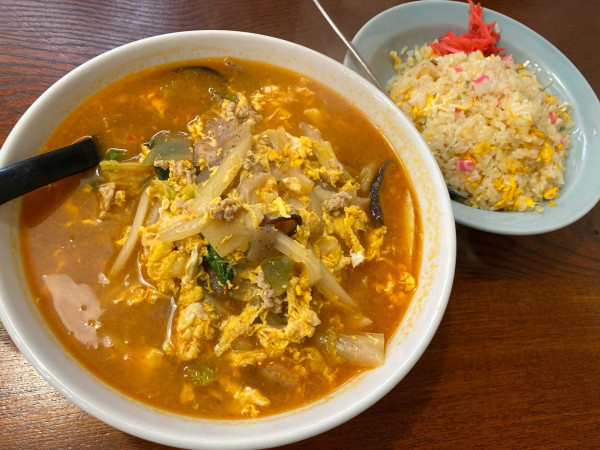 「カミナリラーメン 715円＋半チャーハン330円」@赤城ラーメンの写真
